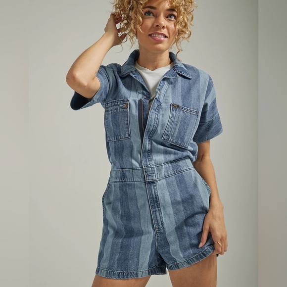 Lee Pants - Lee short Union-Alls Size Small Hints of Blue stripes Size Small 100% cotton